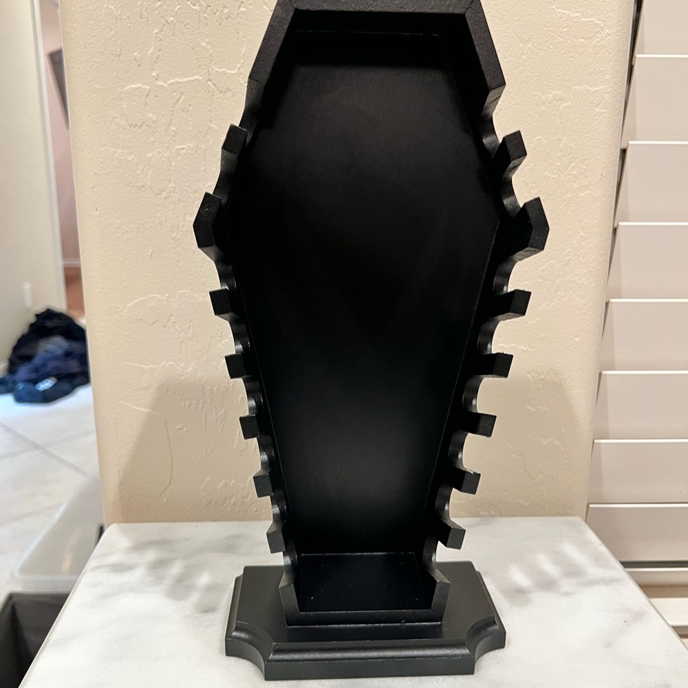 Coffin palette knife holder